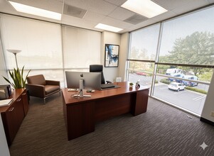 23351-23361 Madero, Mission Viejo, CA à louer Photo intérieure- Image 1 de 7