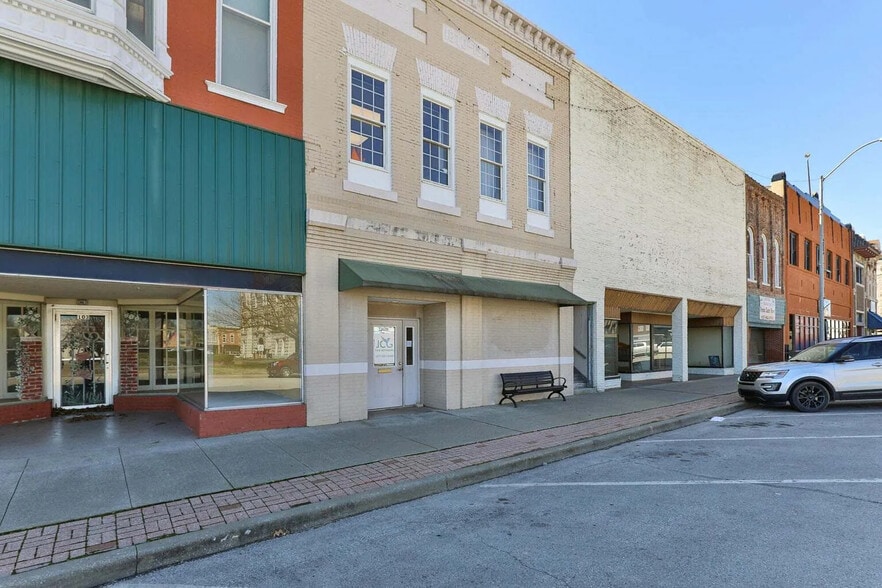 105 W Cherry St, Nevada, MO for sale - Building Photo - Image 2 of 8