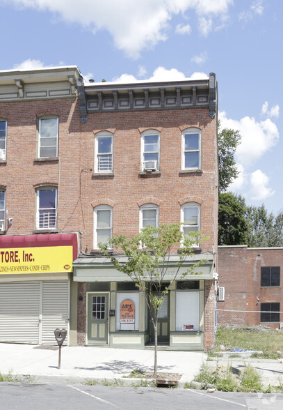 158 Broadway, Newburgh, NY for lease - Primary Photo - Image 1 of 23