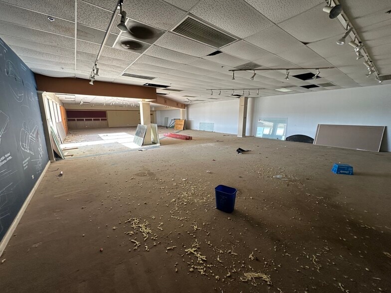 301-373 W Golf Rd, Schaumburg, IL for lease - Building Photo - Image 3 of 24