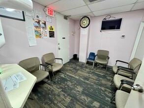 1900 E Northern Pky, Baltimore, MD for lease Interior Photo- Image 2 of 10