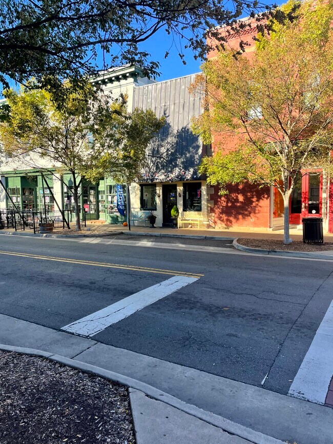 Plus de détails pour 9410 Main St, Manassas, VA - Commerce de détail à vendre