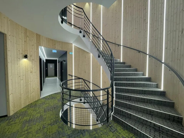 Office in Entzheim for lease - Lobby - Image 2 of 8