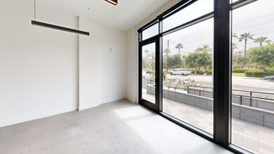 21010 Erwin St, Woodland Hills, CA à louer Photo intérieure- Image 2 de 12