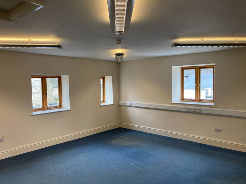 Witan Way, Witney for lease - Interior Photo - Image 2 of 2