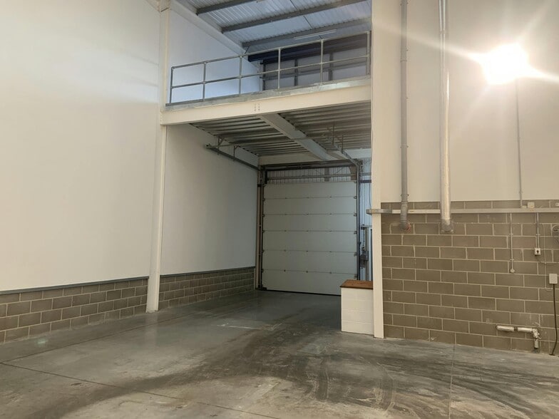 Wandle Way, Mitcham for lease - Interior Photo - Image 3 of 9