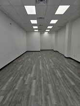 93 Lent Ave, Hempstead, NY for lease Interior Photo- Image 2 of 6