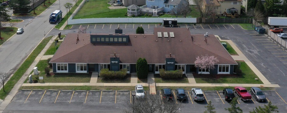 17524 E Carriageway Dr, Hazel Crest, IL à louer - Photo du bâtiment - Image 1 de 4