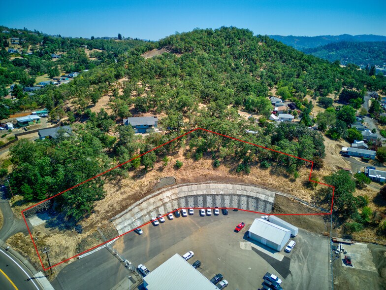 797 NE Garden Valley Blvd, Roseburg, OR à vendre - Photo du bâtiment - Image 2 de 26