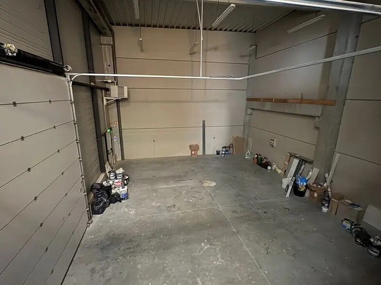 Office in Saint-Quentin-Fallavier for lease - Interior Photo - Image 3 of 6