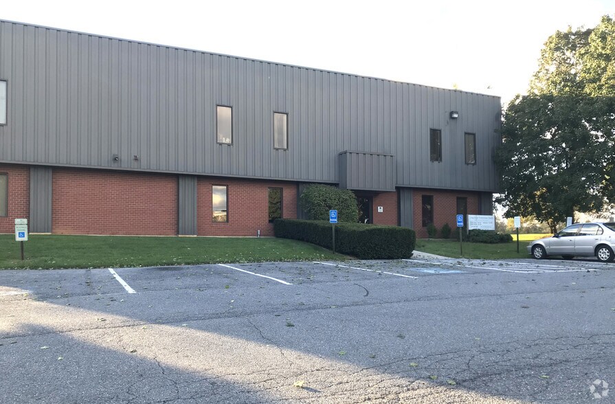 330 Schantz Rd, Allentown, PA à louer - Photo du bâtiment - Image 2 de 2