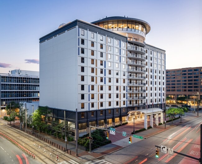 Plus de détails pour 301 W Lombard St, Baltimore, MD - Commerce de détail à louer