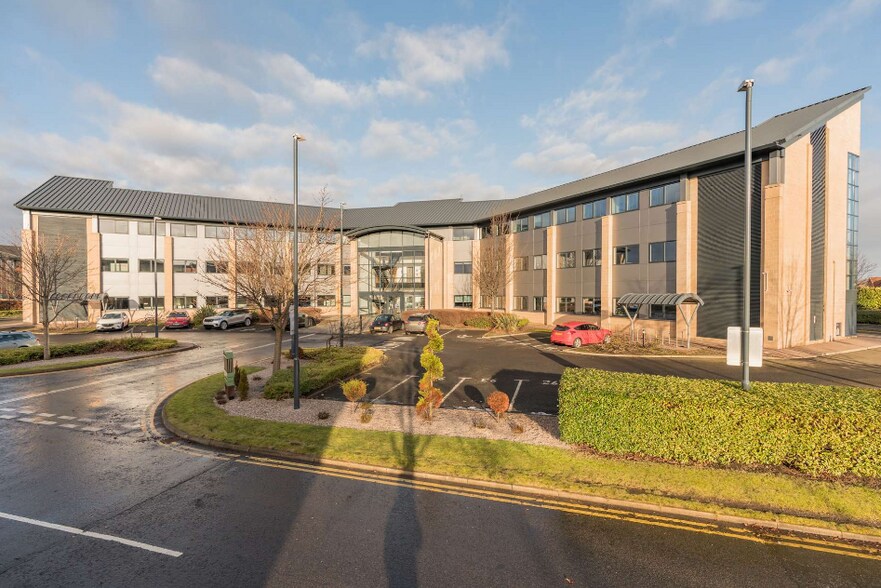 60 South Gyle Crescent, Edinburgh for lease - Building Photo - Image 2 of 19