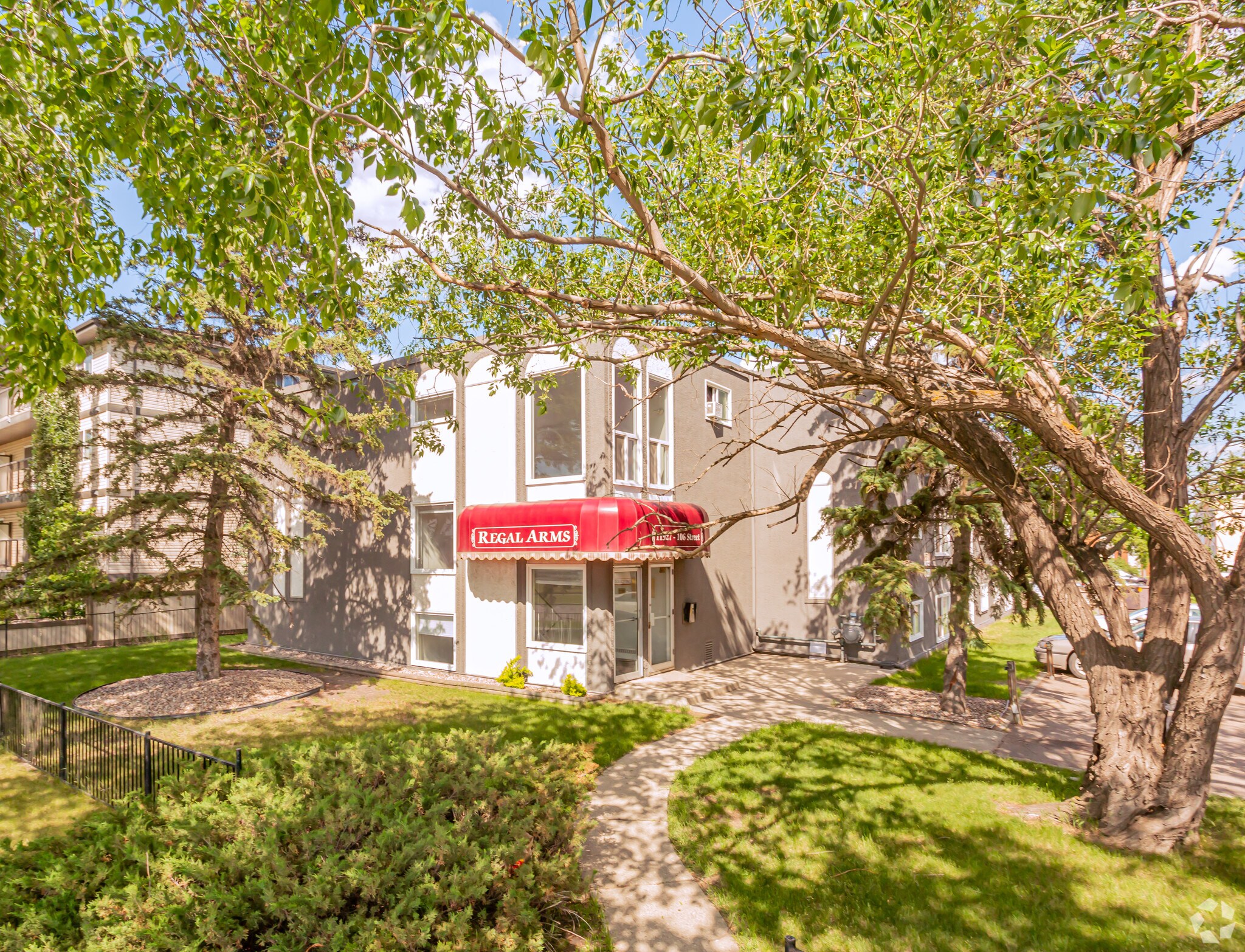 11927 106th St NW, Edmonton, AB for sale Primary Photo- Image 1 of 1