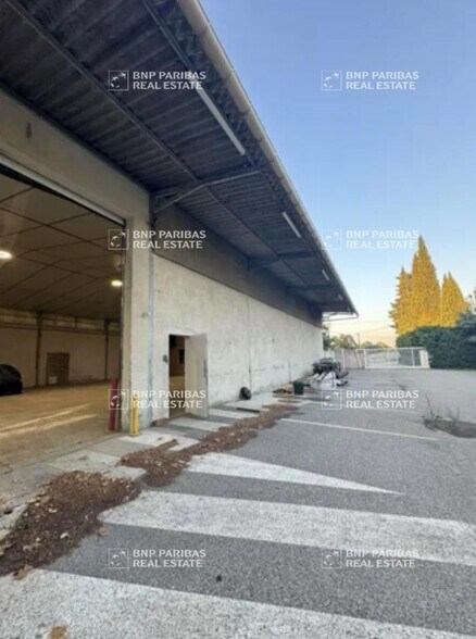 Flex in Châteaurenard for sale - Building Photo - Image 2 of 11