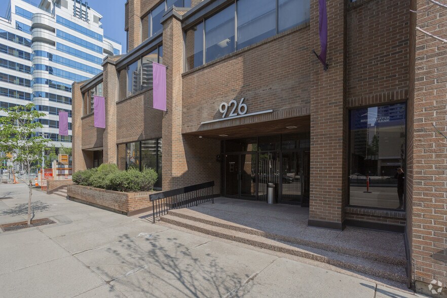 926 5th Ave SW, Calgary, AB à louer - Photo du bâtiment - Image 3 de 23