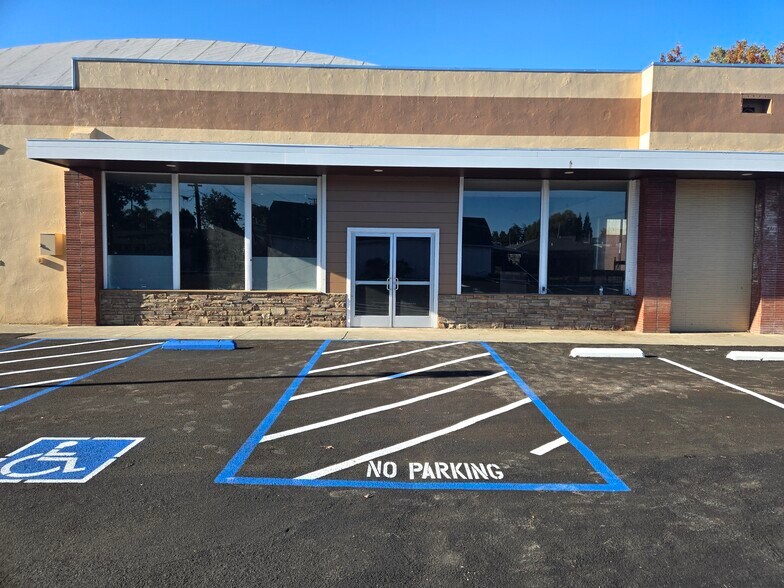 911 Merchant St, Vacaville, CA à louer - Photo du bâtiment - Image 3 de 17