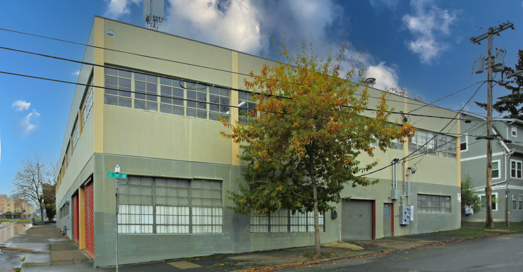 1875 SE Belmont St, Portland, OR for lease Building Photo- Image 1 of 7