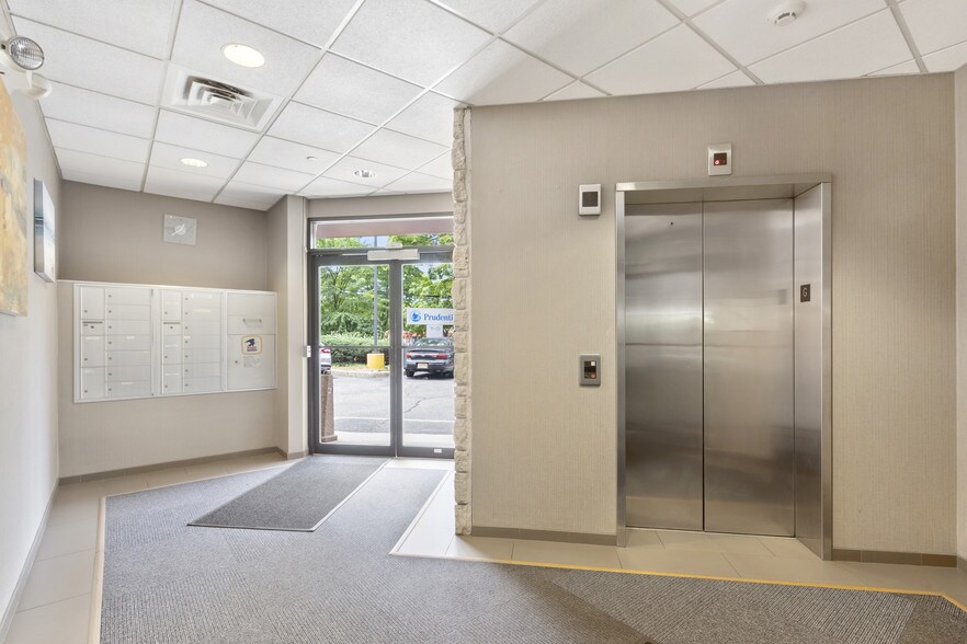 11-13 Sunflower Ave, Paramus, NJ à louer - Photo intérieure - Image 3 de 7