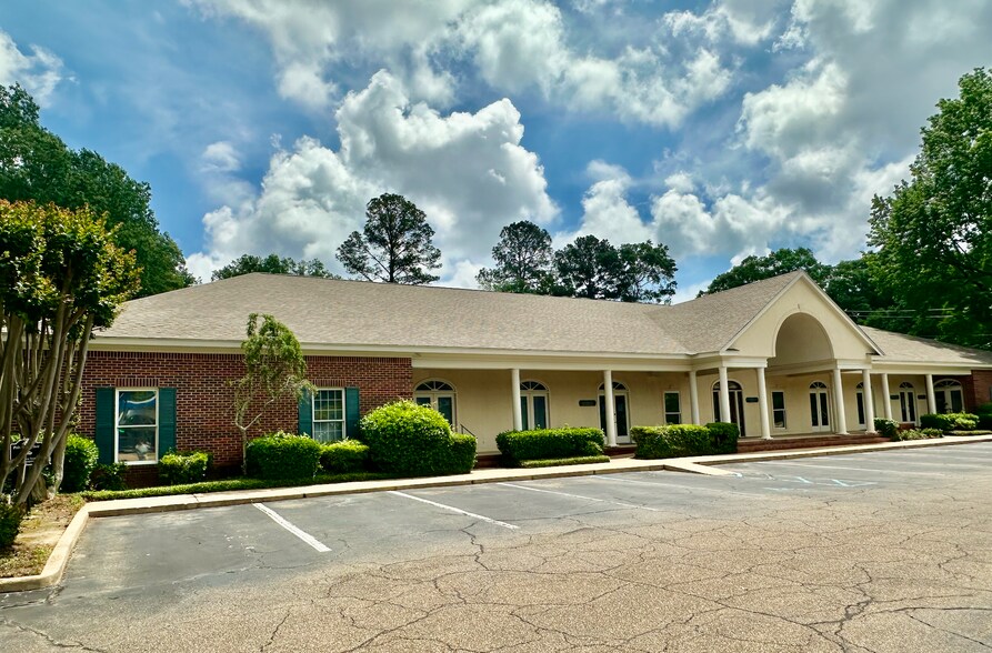5800 Ridgewood Rd, Jackson, MS à vendre - Photo du bâtiment - Image 2 de 8