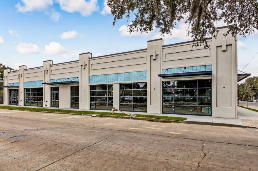 2400 Bull St, Savannah, GA à louer - Photo du bâtiment - Image 2 de 6