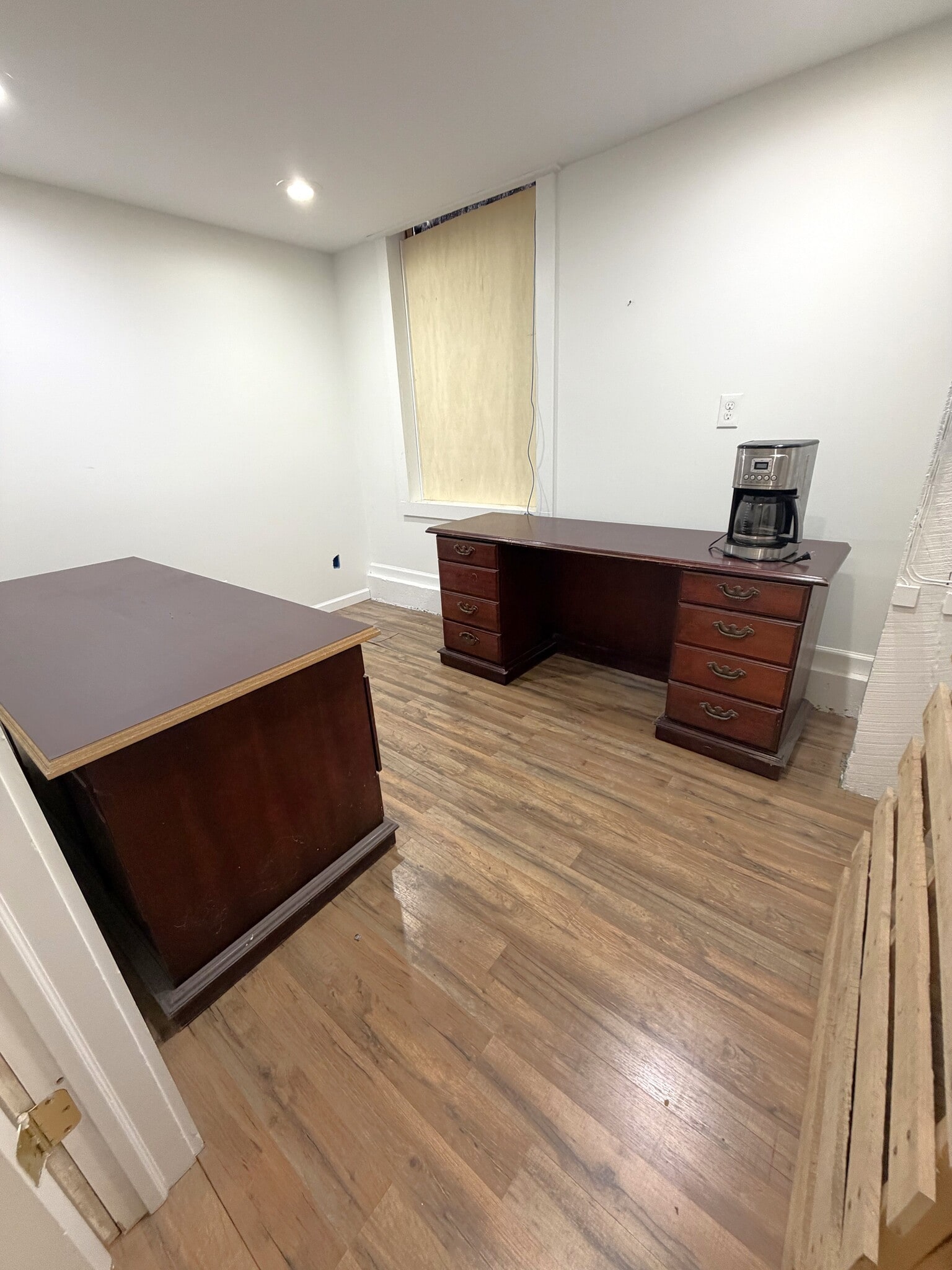 30 Echo Lake Rd, Watertown, CT for lease Interior Photo- Image 1 of 2
