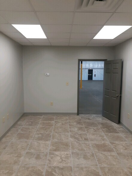 110 Spacegate Dr NW, Huntsville, AL à louer - Photo intérieure - Image 2 de 9