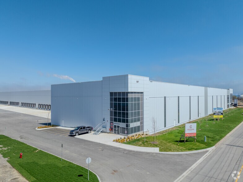 587 Avonhead Rd, Mississauga, ON à louer - Photo du bâtiment - Image 2 de 4