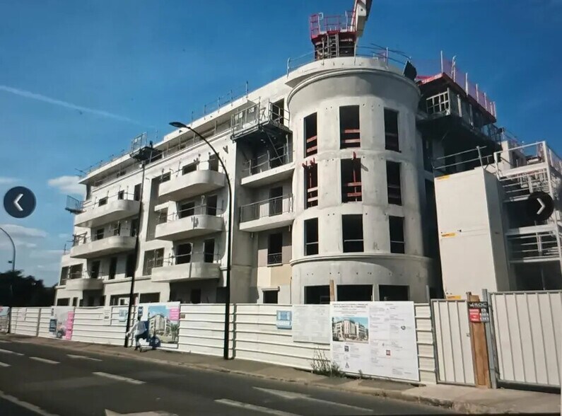 Commerce de détail dans Le Plessis-Trévise à louer - Photo de construction - Image 1 de 6