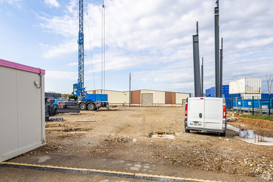 20-22 Avenue Du 24 Août 1944, Corbas à louer - Photo du bâtiment - Image 3 de 7