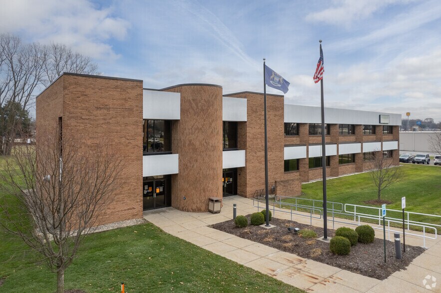 121 Clover St, Holland, MI à vendre - Photo du bâtiment - Image 2 de 17