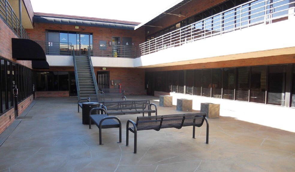 23586 Calabasas Rd, Calabasas, CA à louer - Photo du bâtiment - Image 2 de 4