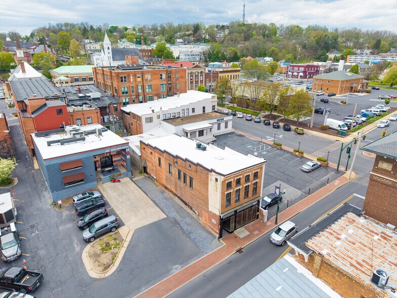 32 N Augusta St, Staunton, VA à vendre - Photo du bâtiment - Image 2 de 14