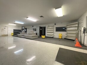 1585 Seaboard St, Fort Myers, FL à vendre Photo intérieure- Image 2 de 6