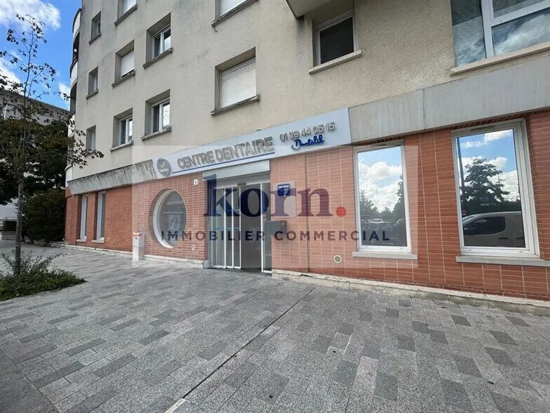 Retail in Guyancourt for sale - Building Photo - Image 1 of 10