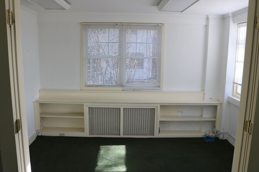 82 West St, Litchfield, CT for lease - Interior Photo - Image 3 of 14