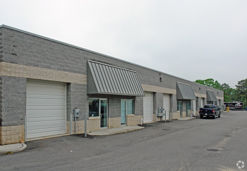 1139 Station Rd, Medford, NY à louer - Photo du bâtiment - Image 2 de 8