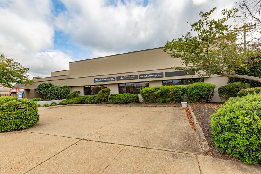 2201 Charles St, Fredericksburg, VA for lease - Building Photo - Image 3 of 11