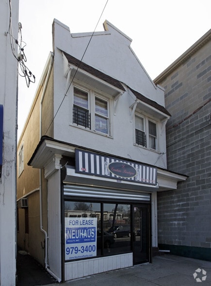 54 New Dorp Plz, Staten Island, NY for sale - Primary Photo - Image 1 of 3