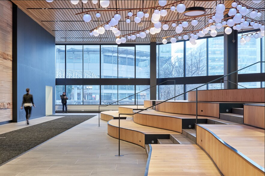 1001 Boul Robert-Bourassa, Montréal, QC à louer - Hall d’entrée - Image 3 de 7