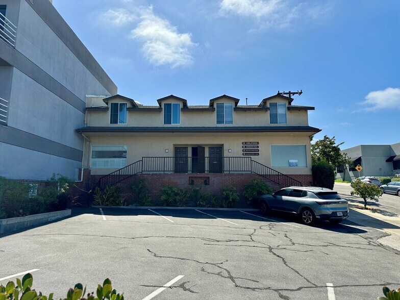 515 N Sepulveda Blvd, Manhattan Beach, CA à louer - Photo du bâtiment - Image 1 de 1