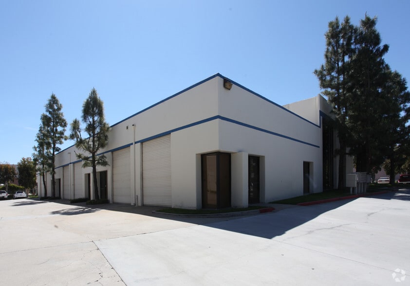 65 W Easy St, Simi Valley, CA à louer - Photo du bâtiment - Image 2 de 2