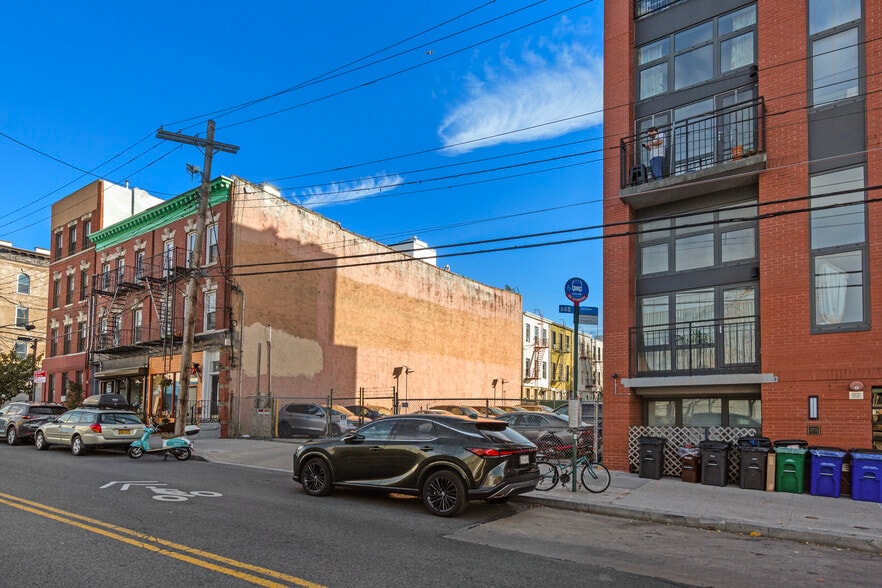 284-286 Nassau Ave, Brooklyn, NY for sale - Building Photo - Image 3 of 6