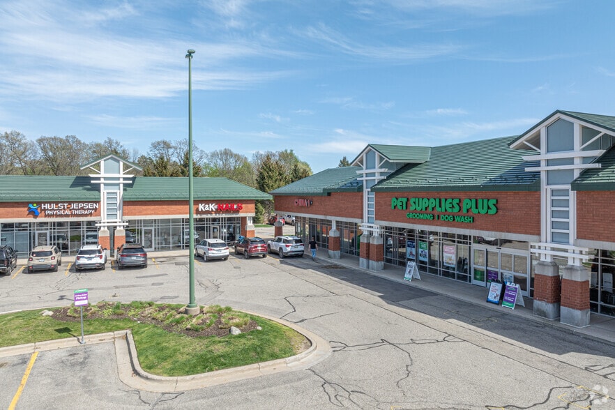 165-201 Marcel Dr, Rockford, MI for lease - Building Photo - Image 2 of 6