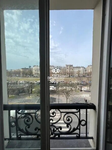 Commerce de détail dans Paris à vendre - Photo du bâtiment - Image 2 de 5