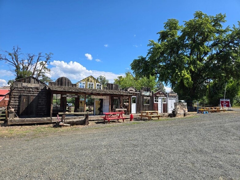 207 W Franklin, Dayville, OR à vendre - Photo du bâtiment - Image 3 de 26