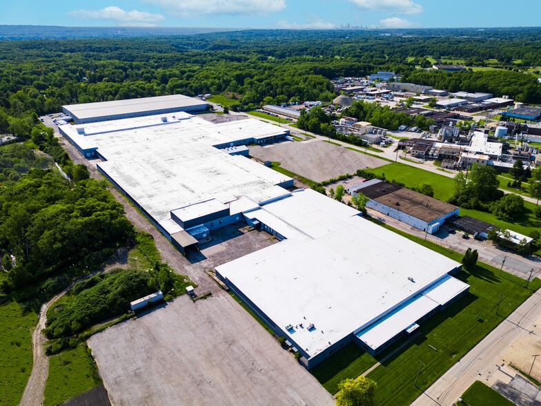 7130 Krick Rd, Walton Hills, OH for lease - Building Photo - Image 2 of 12