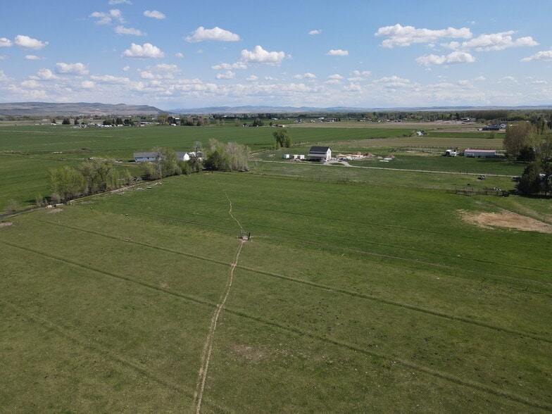 6756 S 2000 W, Rexburg, ID à vendre - Photo du bâtiment - Image 3 de 11