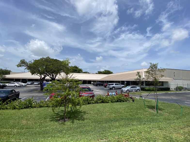 290 SW 12th Ave, Pompano Beach, FL for lease - Building Photo - Image 1 of 11