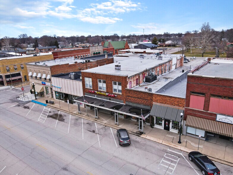 608 Broadway St, Lincoln, IL à vendre - Photo du bâtiment - Image 3 de 17